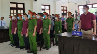 Bị cáo Lê Tùng Vân: "Chỉ mấy clip ăn thua gì"!