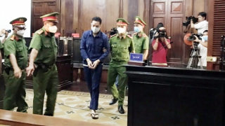 Xét xử cha đẻ, mẹ kế hành hạ bé gái 8 tuổi đến chết ở Bình Thạnh