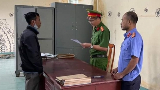 Từ buôn bán trái cây kiếm sống chuyển sang nghề làm sổ đỏ giả