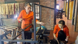 Làng lụa Hội An - Những tấm lụa mang tâm hồn Việt