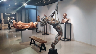 Điêu khắc ngoài trời: Phố thiếu, xưởng thừa