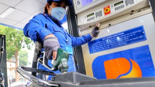 Xăng dầu giảm giá mạnh, đẩy lùi áp lực lạm phát