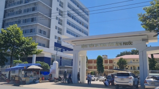 Bệnh nhân rơi từ tầng lầu của bệnh viện xuống đất tử vong