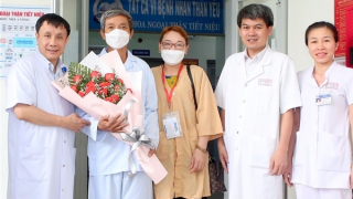 Ghép thận tự thân cứu bệnh nhân bị biến chứng nguy hiểm khi tán sỏi