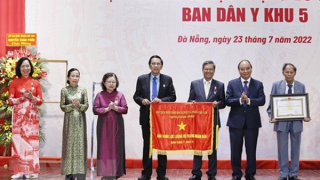Ban Dân y Khu 5 đón nhận danh hiệu Anh hùng lực lượng vũ trang nhân dân