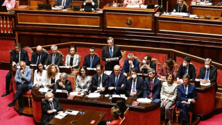 Chính trường Italy chao đảo, châu Âu “đứng ngồi không yên”