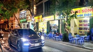 Hà Nội: Lại tràn lan lấn chiếm vỉa hè làm nơi kinh doanh