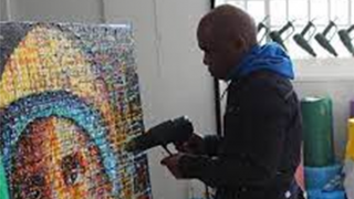 Tác phẩm nghệ thuật từ rác thải nhựa đầu tiên ở châu Phi