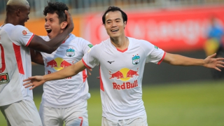 Văn Toàn cân bằng thành tích với Công Phượng, HAGL nối dài mạch bất bại