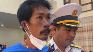 Năm ngư dân trôi dạt 12 ngày đêm trên biển đã về nhà