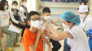 "Điểm danh" hàng loạt tỉnh chậm tiêm vaccine phòng COVID-19