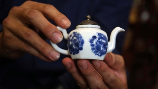 Cái ấm thời lý toét