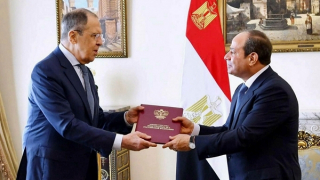 Chuyến công du châu Phi nhạy bén của Ngoại trưởng Nga