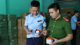 Phát hiện kho chứa hơn 20 tấn nước hoa, mỹ phẩm nghi giả nhãn hiệu nổi tiếng