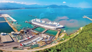 Thí điểm chính sách hỗ trợ hàng hóa vận chuyển bằng container qua cảng Chân Mây