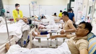 Nhiều bệnh viện bỗng dưng quá tải - vì sao?