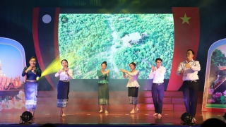 Đặc sắc chương trình giao lưu văn nghệ Việt Nam - Lào