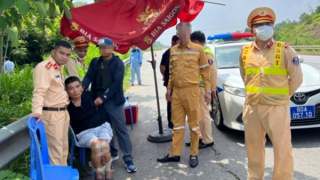 Cảnh sát vây bắt đối tượng vận chuyển 9 bánh heroin trên cao tốc