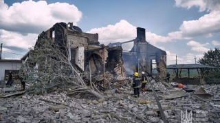 Chuẩn bị cho giao tranh lớn, Tổng thống Ukraine sơ tán người dân tại Donetsk