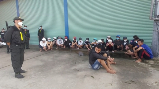 Bắt giữ gần 30 đối tượng tụ tập đua xe trái phép trên Quốc lộ 1A