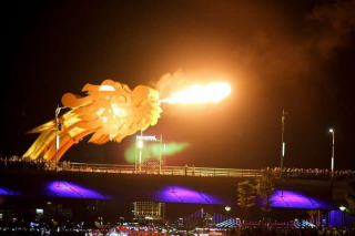 Cầu Rồng tăng tần suất phun lửa, nước để thu hút du khách