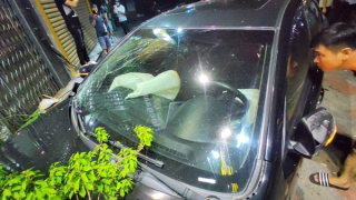 Gây tai nạn liên hoàn, tài xế quỳ xuống đường xin tha thứ