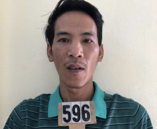 Đòi "lót tay" 100 triệu mới được cấp bìa đỏ