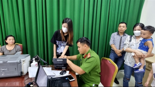 Hà Nội: Dồn lực vào "chiến dịch" cấp CCCD gắn chíp cho người dân