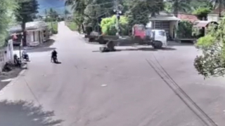 Va chạm với xe tải, 2 người phụ nữ đi cùng xe máy tử vong