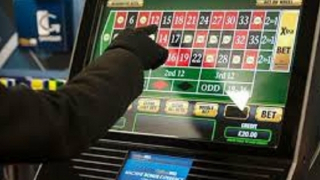 Tìm người có liên quan đến hoạt động nghi rửa tiền, đánh bạc qua mạng