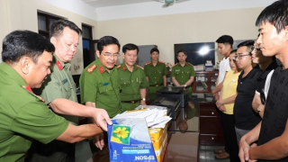 Triệt phá ổ nhóm làm giả hàng ngàn hồ sơ cấp giấy phép lái xe ô tô, xe máy