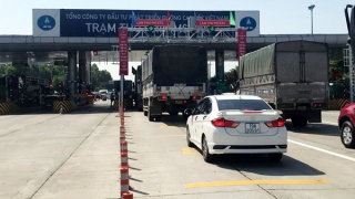 Ngày đầu thu phí không dừng: còn nhiều bất cập