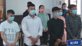 Chặn quốc lộ để đua xe, nhóm "quái xế" lãnh án