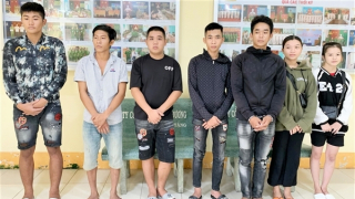 Nhóm "trẻ trâu" chém 2 người gục tại chỗ vì cho rằng bị nhìn đểu