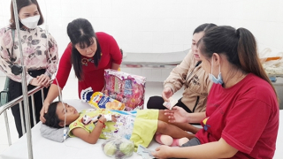 Cha ruột làm đơn xin nhận con về nuôi dưỡng