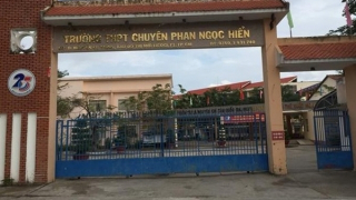 Giám thị có vô can trong vụ nam sinh bị điểm 0 do ngủ quên tại phòng thi?