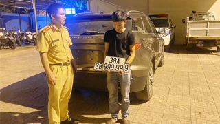 Xe chờ sang tên, mua biển giả “ngũ quý 9” gắn chạy cho oai