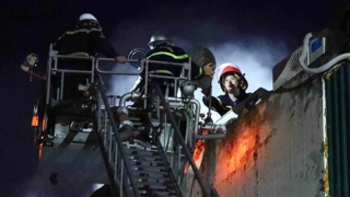 Đám cháy tan, những giọt nước mắt còn ở lại