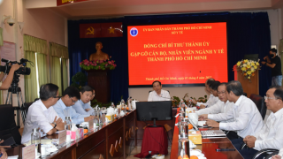 Nhân viên Y tế trải lòng với lãnh đạo Thành uỷ về lương thấp, áp lực công việc cao