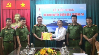 Tiểu đoàn Cảnh sát đặc nhiệm số 1 tiếp nhận Cờ chủ quyền quần đảo Trường Sa