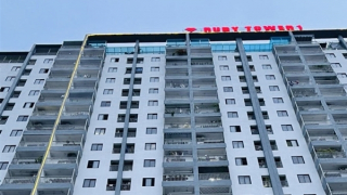 Cảnh sát PCCC giải cứu cô gái có ý định nhảy lầu tự tử