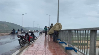 Đang nhậu với bạn, nam thanh niên nhảy cầu tự tử