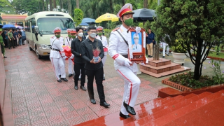 Hình ảnh xúc động tiễn biệt liệt sĩ Đỗ Đức Việt về nơi an nghỉ cuối cùng