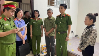 Nữ khách dùng CMND giả lập thẻ tín dụng, chiếm đoạt hơn 76 triệu đồng