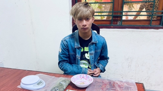 Đi uống cà phê “tranh thủ” rao bán cần sa