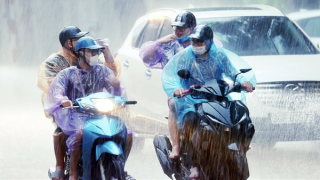 Hà Nội thời tiết mát mẻ, miền Trung đến Nam bộ mưa nắng đan xen