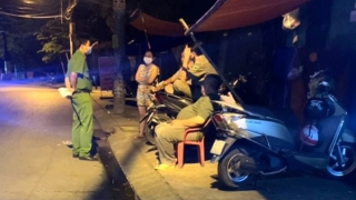 Về quê quay lại phòng trọ, hoảng hốt khi thấy chồng tự tử