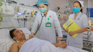 Phẫu thuật thành công cho cụ ông 72 tuổi bị vỡ phình động mạch chủ bụng