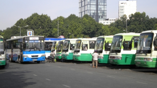 Giá xăng tăng cao, người dân vẫn chê xe buýt