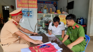 Gõ cửa hàng quán, vận động người đã uống rượu, bia thì không lái xe